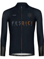 Chaqueta térmica y cortavientos para ciclismo, con tejido afelpado y detalles reflectantes, ideal para climas suaves.